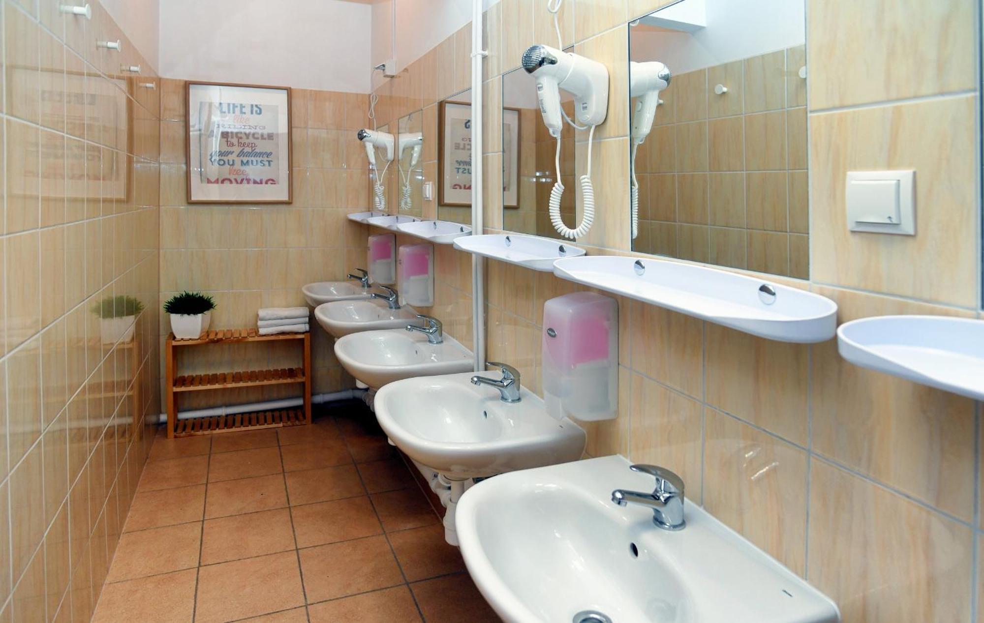 Bed in 8-Bed Dormitory Room,1453000291:JPEG